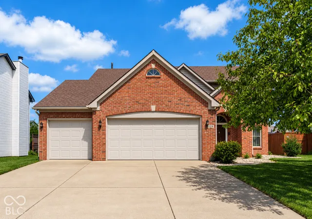 Photo 1 of Single family home for sale at 1224 Knapps Ct, Greenwood, IN 46142 | MLS# 22122474 | Listing updated on 2026-09-30