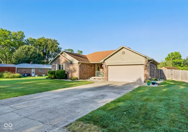 Photo 2 of Single family home for sale at 174 Justin Dr, Mooresville, IN 46158 | MLS# 22122491 | Listing updated on 2026-10-06
