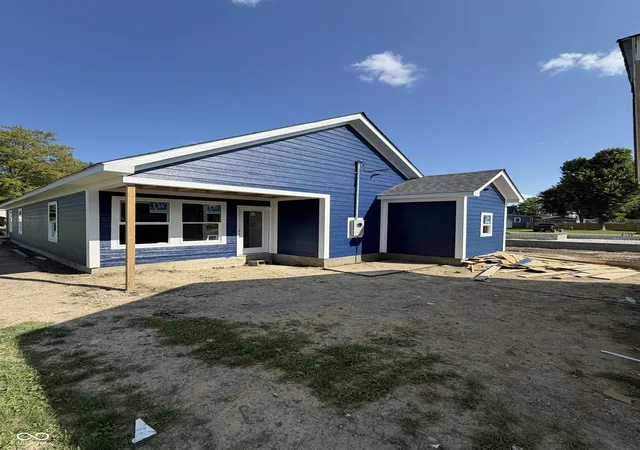 Photo 1 of Single family home for sale at 406 N 10Th St, Elwood, IN 46036 | MLS# 22122493 | Listing updated on 2026-10-12