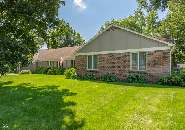 Photo 3 of Sale Pending at 1811 Mimosa Ln, Anderson, IN 46011 | MLS# 22122518 | Listing updated on 2026-10-01