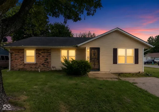 Photo 1 of Single family home for sale at 4420 Burrwood Dr, Indianapolis, IN 46235 | MLS# 22122519 | Listing updated on 2026-08-31