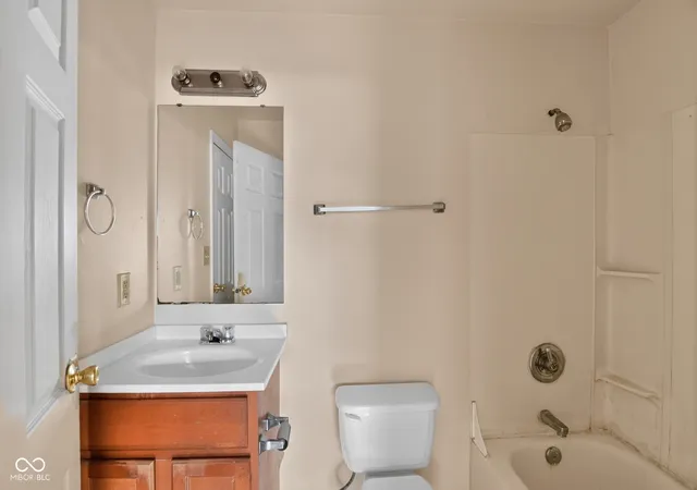 Photo 16 of Single family home for sale at 4420 Burrwood Dr, Indianapolis, IN 46235 | MLS# 22122519 | Listing updated on 2026-08-31