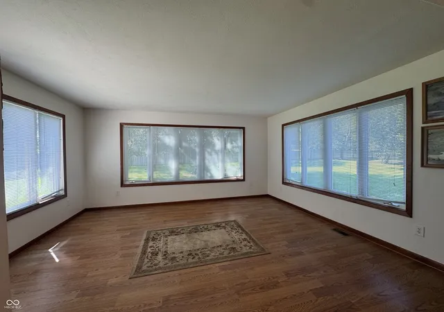 Photo 4 of Single family home for sale at 1865 Cicero Rd, Noblesville, IN 46060 | MLS# 22122537 | Listing updated on 2026-09-30