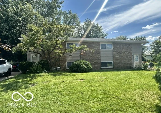 Photo 1 of Sale Pending at 711 S Park Square Dr, Bloomington, IN 47403 | MLS# 22122543 | Listing updated on 2026-09-23
