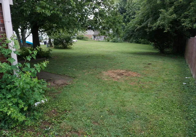 Photo 2 of Sale Pending at 711 S Park Square Dr, Bloomington, IN 47403 | MLS# 22122543 | Listing updated on 2026-09-23