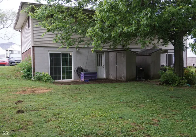 Photo 3 of Sale Pending at 711 S Park Square Dr, Bloomington, IN 47403 | MLS# 22122543 | Listing updated on 2026-09-23