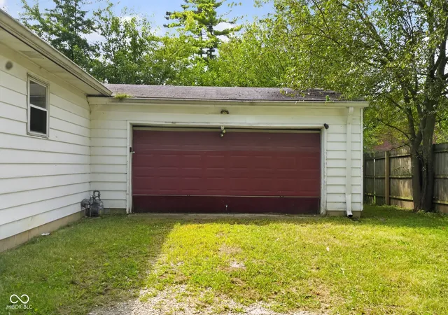 Photo 3 of Single family home for sale at 4140 Mellis Dr, Indianapolis, IN 46235 | MLS# 22122545 | Listing updated on 2026-09-04