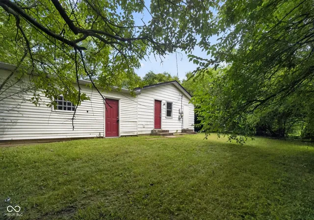 Photo 4 of Single family home for sale at 4140 Mellis Dr, Indianapolis, IN 46235 | MLS# 22122545 | Listing updated on 2026-09-04