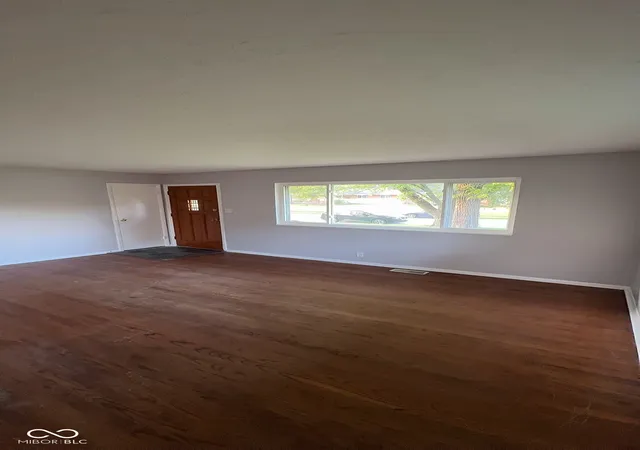 Photo 3 of Sale Pending at 2462 Mann Dr, Beech Grove, IN 46107 | MLS# 22122548 | Listing updated on 2026-09-03