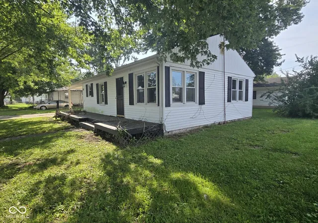 Photo 2 of Sale Pending at 502 E Main St, Farmersburg, IN 47850 | MLS# 22122550 | Listing updated on 2026-09-03