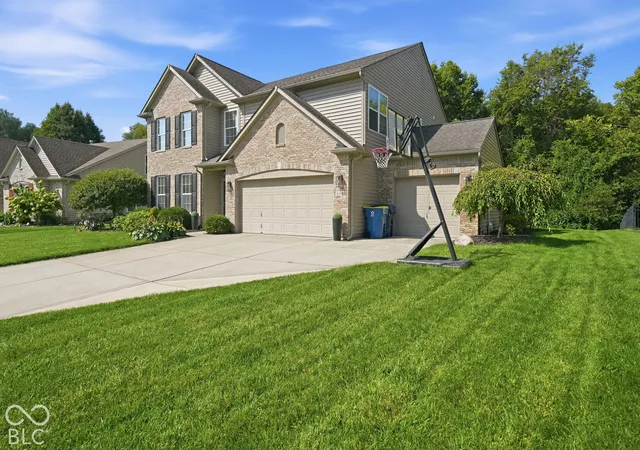Photo 2 of Sale Pending at 11126 Niagara Dr, Fishers, IN 46037 | MLS# 22122552 | Listing updated on 2026-10-06