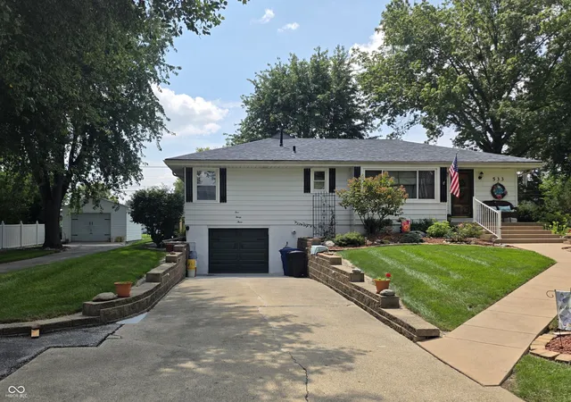 Photo 2 of Single family home for sale at 533 Lockerbie Rd, Shelbyville, IN 46176 | MLS# 22122575 | Listing updated on 2026-09-05