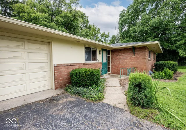 Photo 3 of Sale Pending at 3605 Delmar Rd, Indianapolis, IN 46220 | MLS# 22122578 | Listing updated on 2026-09-02