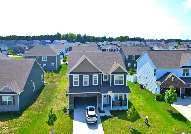 Photo 2 of Single family home for sale at 5811 Altar Bell Cir, Greenwood, IN 46143 | MLS# 22122592 | Listing updated on 2026-10-29