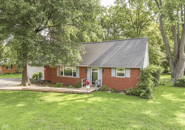 Photo 3 of Single family home for sale at 7151 Lindenwood Dr, Indianapolis, IN 46227 | MLS# 22122593 | Listing updated on 2026-10-08