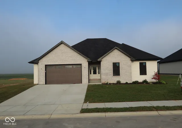 Photo 4 of Single family home for sale at 3888 Autumn Wy, Seymour, IN 47274 | MLS# 22122601 | Listing updated on 2026-10-20