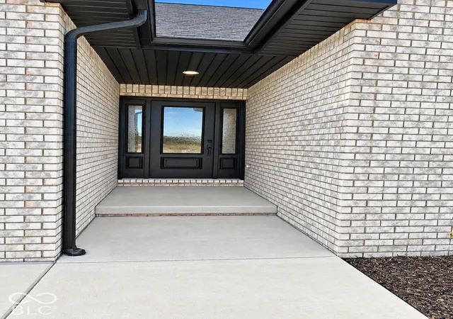 Photo 2 of Single family home for sale at 3888 Autumn Wy, Seymour, IN 47274 | MLS# 22122601 | Listing updated on 2026-10-20