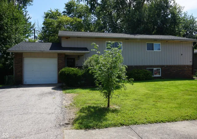 Photo 2 of Sale Pending at 4635 W Sunset Ave, Bloomington, IN 47403 | MLS# 22122603 | Listing updated on 2026-09-23