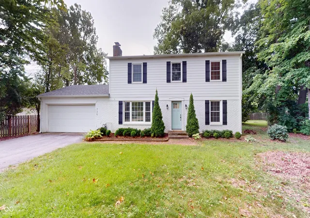 Photo 1 of Single family home for sale at 725 E 116th St, Carmel, IN 46032 | MLS# 22122624 | Listing updated on 2026-08-30