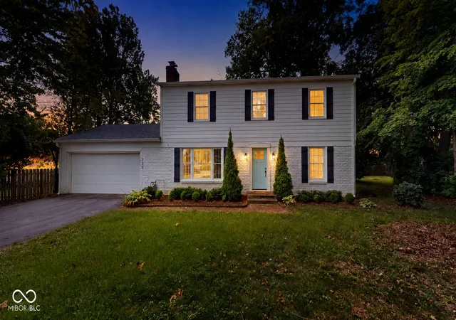 Photo 2 of Single family home for sale at 725 E 116th St, Carmel, IN 46032 | MLS# 22122624 | Listing updated on 2026-08-30