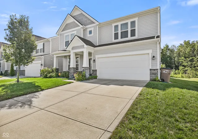 Photo 2 of Single family home for sale at 2361 Creek Bank Dr, Columbus, IN 47201 | MLS# 22122626 | Listing updated on 2026-09-23