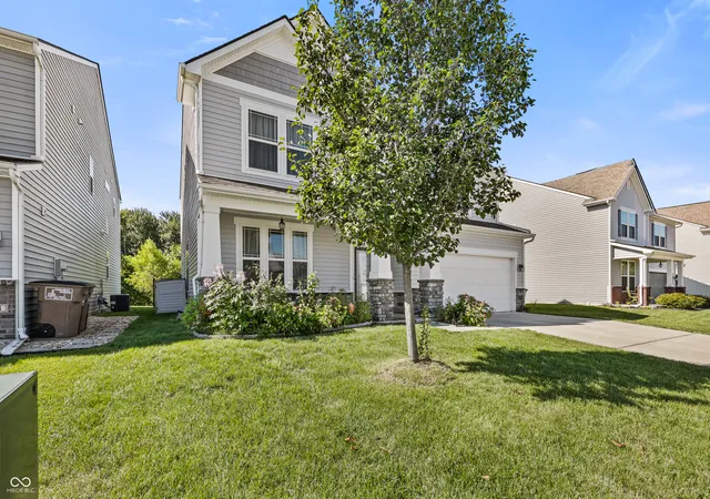 Photo 3 of Single family home for sale at 2361 Creek Bank Dr, Columbus, IN 47201 | MLS# 22122626 | Listing updated on 2026-09-23