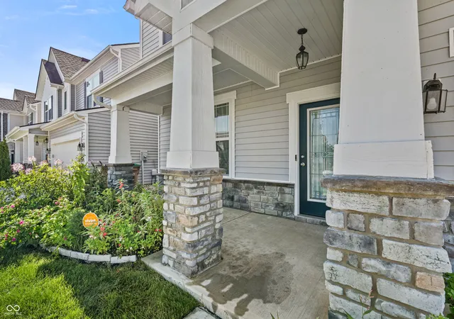Photo 3 of Single family home for sale at 2361 Creek Bank Dr, Columbus, IN 47201 | MLS# 22122626 | Listing updated on 2026-09-23