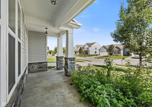 Photo 4 of Single family home for sale at 2361 Creek Bank Dr, Columbus, IN 47201 | MLS# 22122626 | Listing updated on 2026-09-23