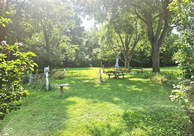 Photo 4 of Sale Pending at 433 N Windswept Rd, Greenfield, IN 46140 | MLS# 22122630 | Listing updated on 2026-09-22