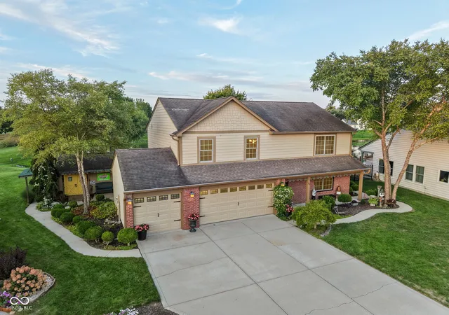 Photo 3 of Sale Pending at 715 Shoreline Ct, Franklin, IN 46131 | MLS# 22122635 | Listing updated on 2026-09-02