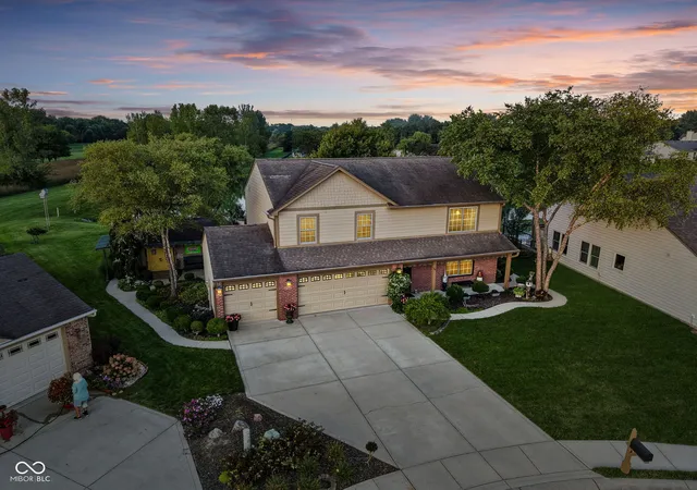 Photo 4 of Sale Pending at 715 Shoreline Ct, Franklin, IN 46131 | MLS# 22122635 | Listing updated on 2026-09-02
