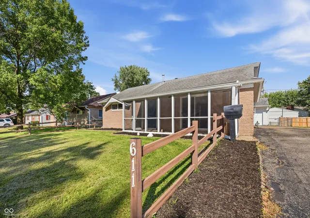 Photo 3 of Single family home for sale at 611 Gooseberry Ln, Greenwood, IN 46143 | MLS# 22122649 | Listing updated on 2026-10-21
