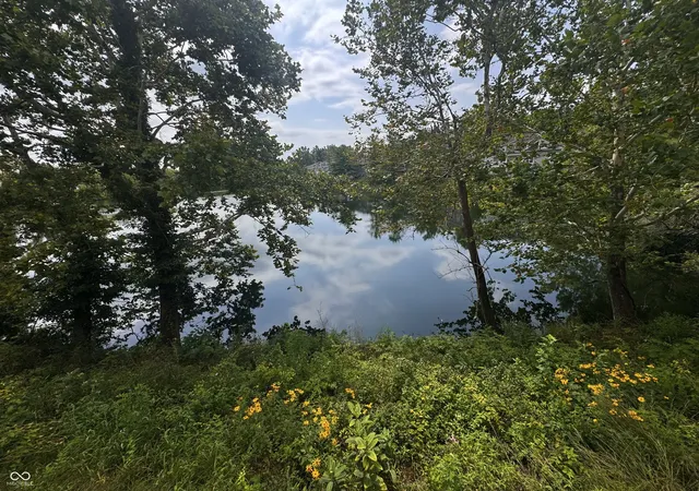 Photo 15 of Condo for sale at 6827 Shore Island Dr, Indianapolis, IN 46220 | MLS# 22122678 | Listing updated on 2026-08-27