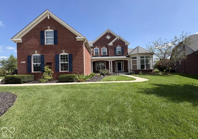Single family home for sale at 2801 Newbury Ct, Zionsville, IN 46077 | MLS# 22122679