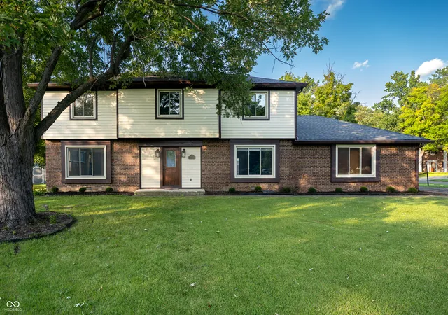 Single family home for sale at 7222 Brompton Ct, Indianapolis, IN 46250 | MLS# 22122688