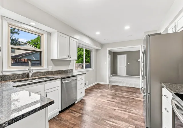 Photo 3 of Single family home for sale at 7222 Brompton Ct, Indianapolis, IN 46250 | MLS# 22122688 | Listing updated on 2026-10-27