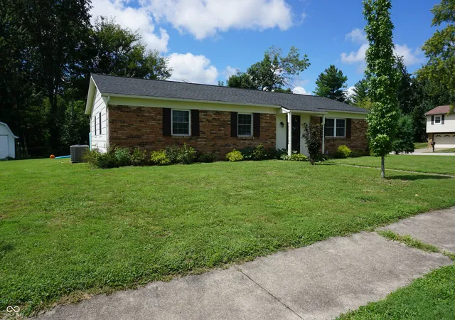Photo 2 of Sale Pending at 700 S Westwood Dr, Bloomington, IN 47403 | MLS# 22122707 | Listing updated on 2026-09-23