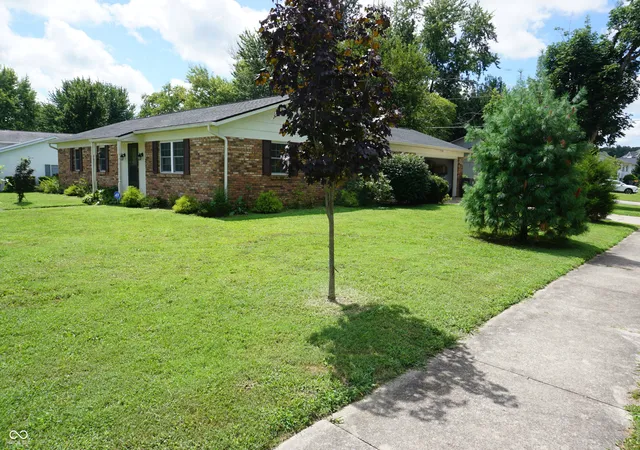 Photo 3 of Sale Pending at 700 S Westwood Dr, Bloomington, IN 47403 | MLS# 22122707 | Listing updated on 2026-09-23