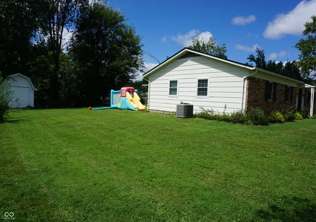 Photo 4 of Sale Pending at 700 S Westwood Dr, Bloomington, IN 47403 | MLS# 22122707 | Listing updated on 2026-09-23