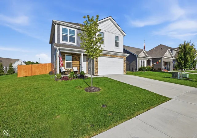 Photo 2 of Sale Pending at 822 Carson Ln, Greenfield, IN 46140 | MLS# 22122751 | Listing updated on 2026-10-09