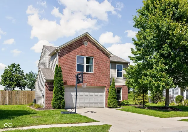 Photo 2 of Sale Pending at 138 Parkview Dr, Danville, IN 46122 | MLS# 22122761 | Listing updated on 2026-08-29