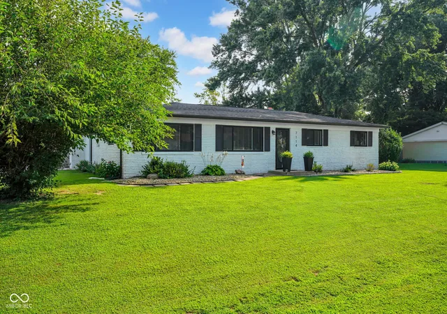 Photo 2 of Single family home for sale at 7114 S Midland Ave, Columbus, IN 47201 | MLS# 22122769 | Listing updated on 2026-10-08