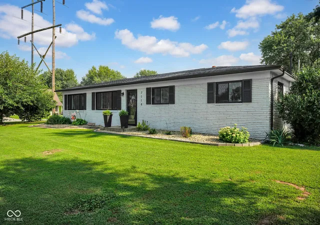 Photo 3 of Single family home for sale at 7114 S Midland Ave, Columbus, IN 47201 | MLS# 22122769 | Listing updated on 2026-10-08
