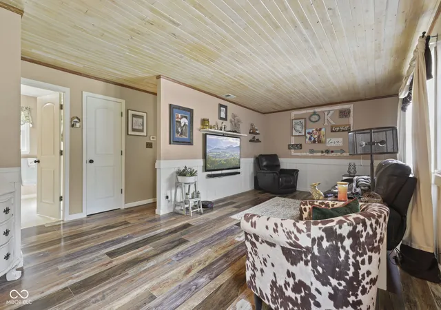 Photo 3 of Single family home for sale at 5824 S Keystone Ave, Indianapolis, IN 46227 | MLS# 22122797 | Listing updated on 2026-09-23