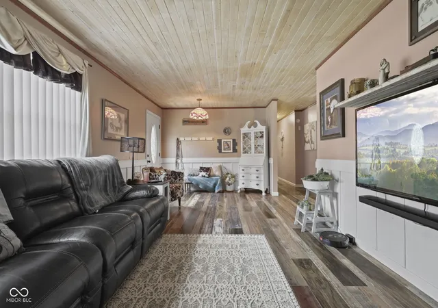 Photo 3 of Single family home for sale at 5824 S Keystone Ave, Indianapolis, IN 46227 | MLS# 22122797 | Listing updated on 2026-09-23