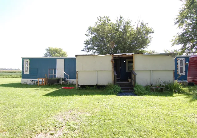 Photo 3 of Manufactured home for sale at 22 E State Road 38, Sheridan, IN 46069 | MLS# 22122820 | Listing updated on 2026-10-21