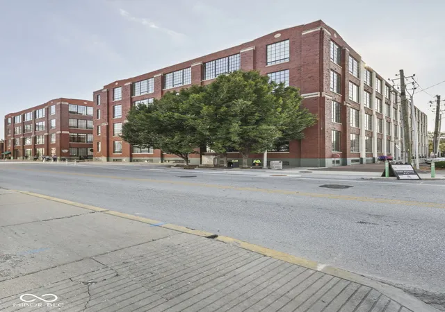 Photo 2 of Condo for sale at 624 E Walnut St #110, Indianapolis, IN 46204 | MLS# 22122821 | Listing updated on 2026-10-06