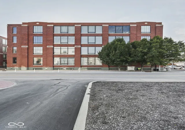 Photo 3 of Condo for sale at 624 E Walnut St #110, Indianapolis, IN 46204 | MLS# 22122821 | Listing updated on 2026-10-06