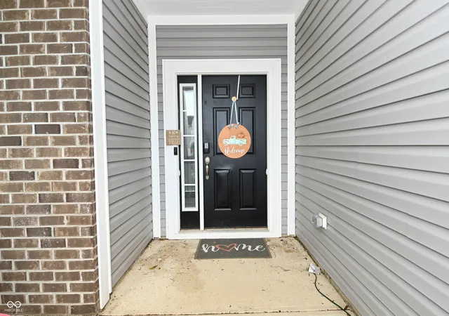 Photo 3 of Single family home for sale at 1083 Aries Blvd, Franklin, IN 46131 | MLS# 22122831 | Listing updated on 2026-10-11