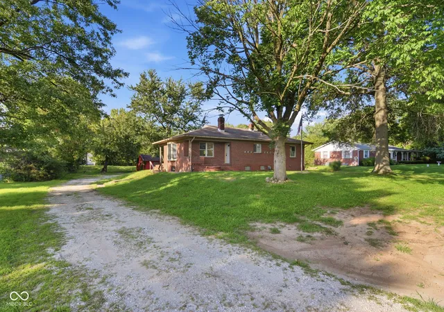 Photo 2 of Single family home for sale at 5412 E Edgewood Ave, Indianapolis, IN 46237 | MLS# 22122868 | Listing updated on 2026-09-01